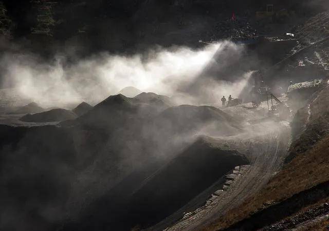 礦區(qū)塵大、環(huán)評揪心？恒大興業(yè)治塵凈氣，工礦生產(chǎn)不踩坑